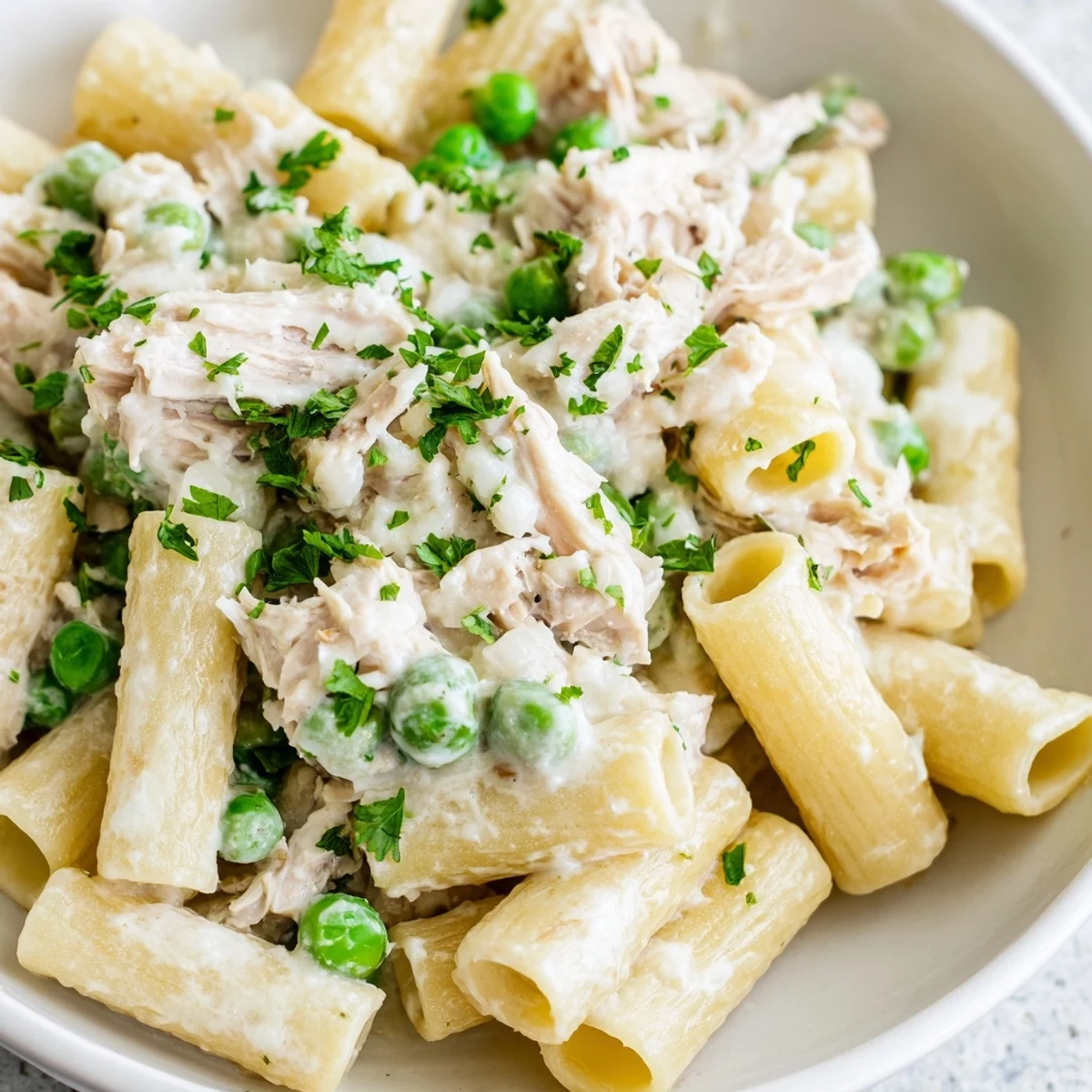 Slow Cooker Chicken Alfredo Pasta Bake: a creamy, cheesy casserole with tender chicken and penne pasta.
